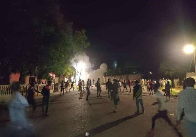 Reprimen manifestación nocturna en El Socorro tras detención de exconcejal de AD