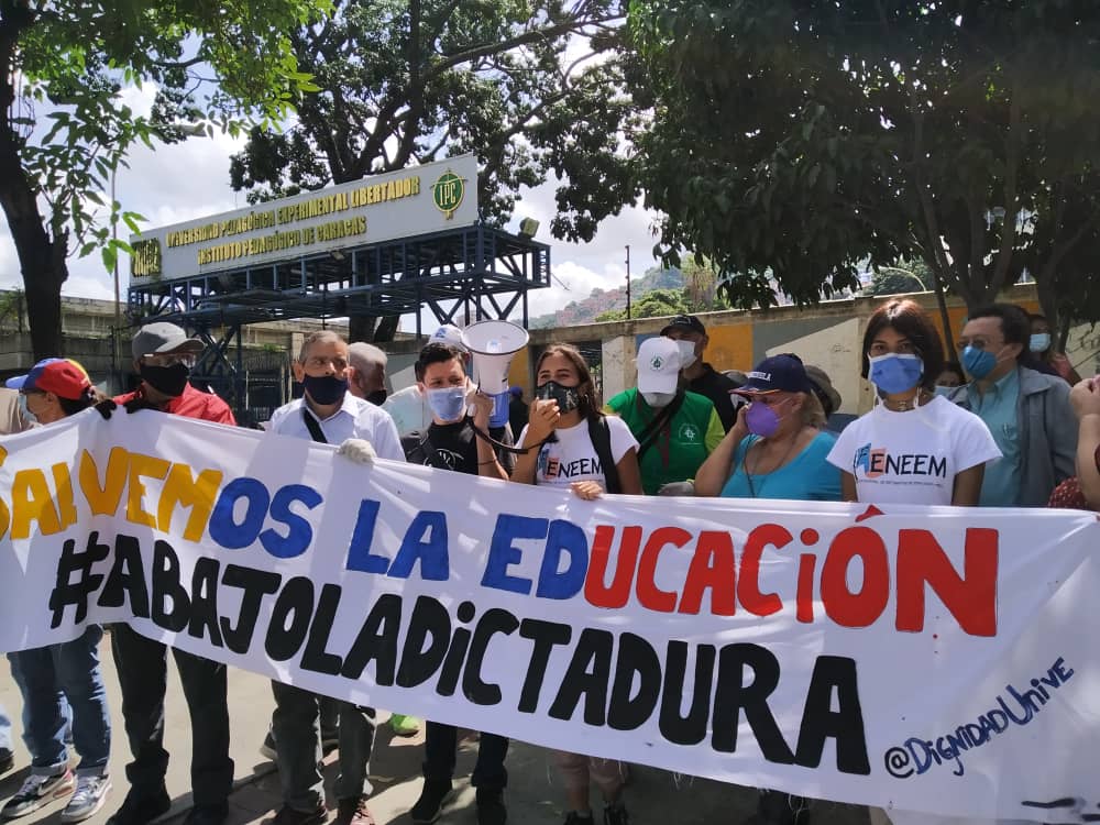 Maestros realizan pancartazo y convocan a protesta nacional este #21Oct