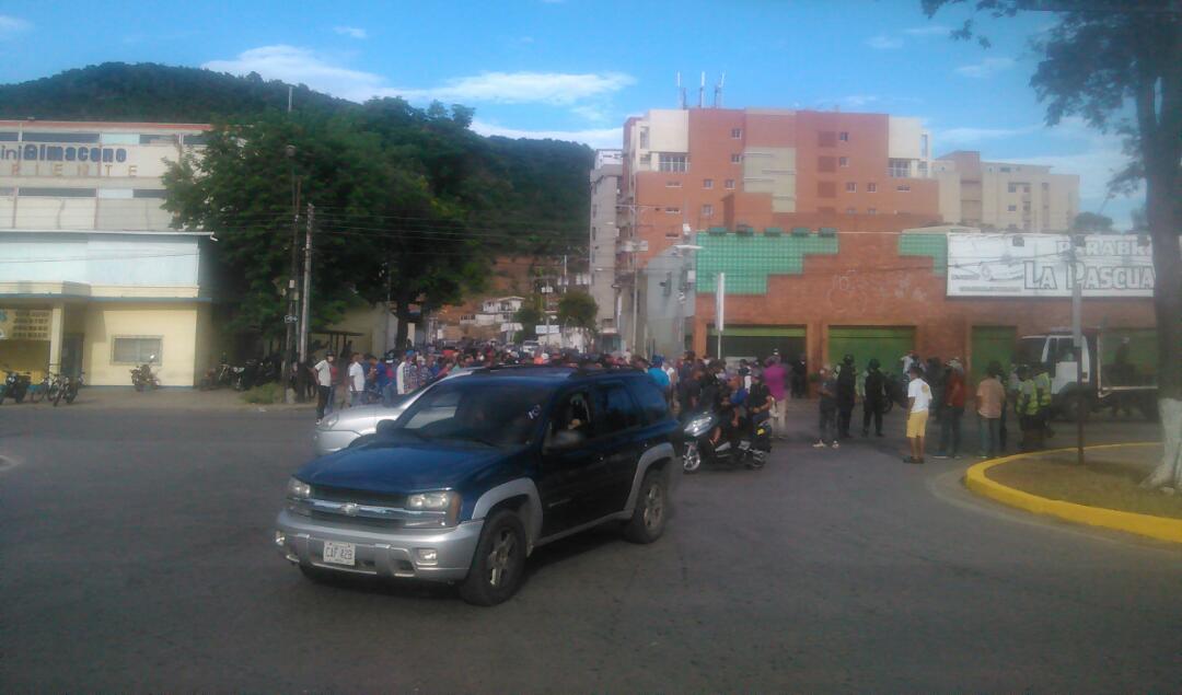 Tercer día de "pico y placa" continúa con protestas ante la falta de gasolina en Barquisimeto, Puerto Ordaz y Puerto La Cruz