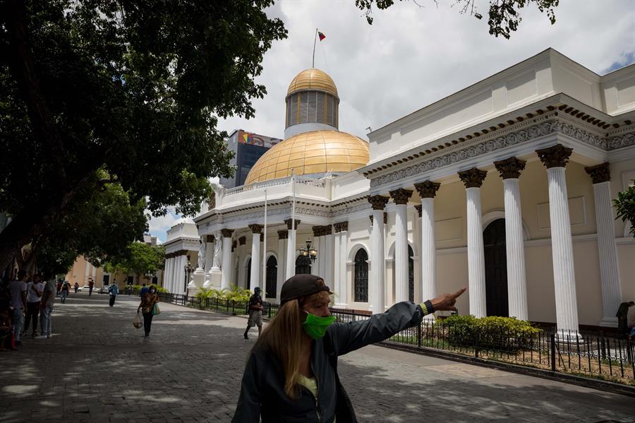 Venezuela mantiene fecha de comicios y rechaza petición de UE de postergarla