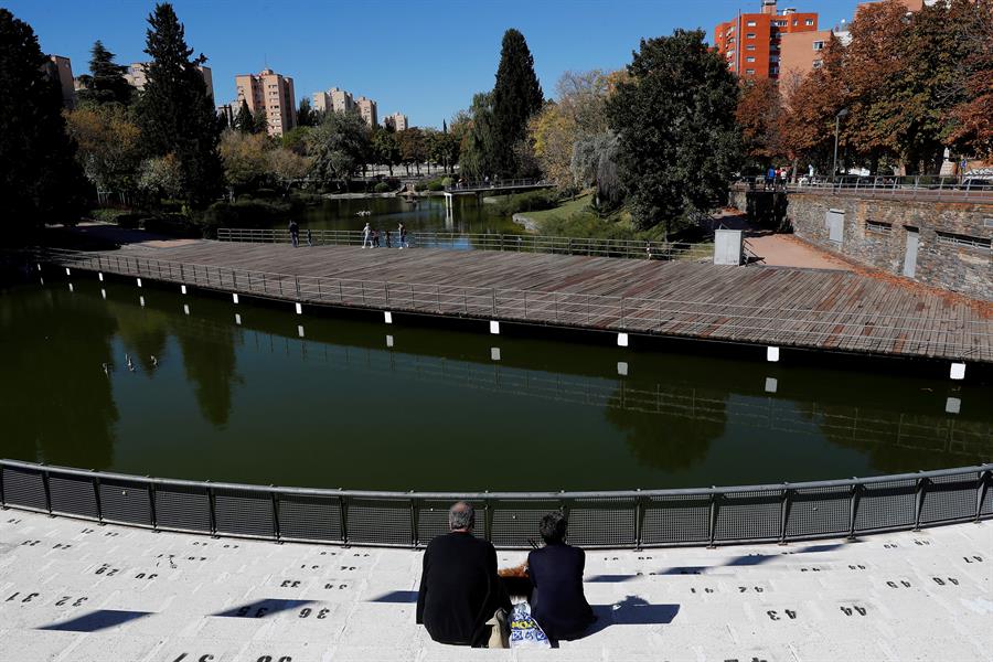 Gobierno español estudia imponer el toque de queda para frenar el COVID-19