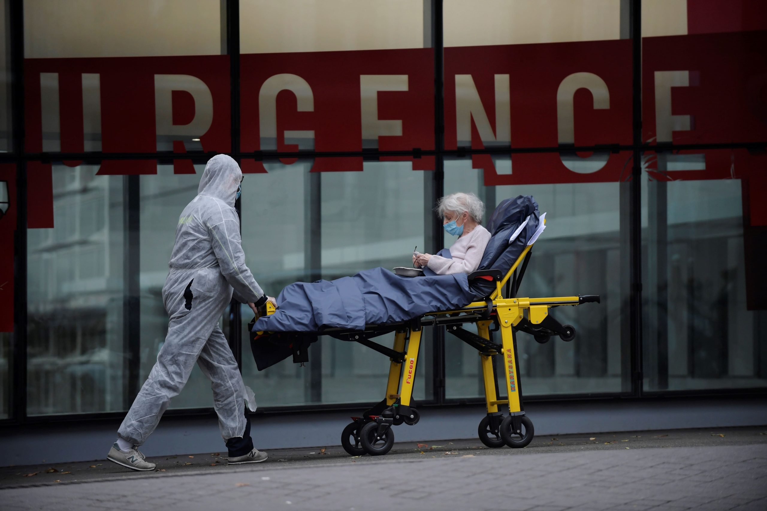 La mayoría de enfermos de covid continúa con algún síntoma medio año despué