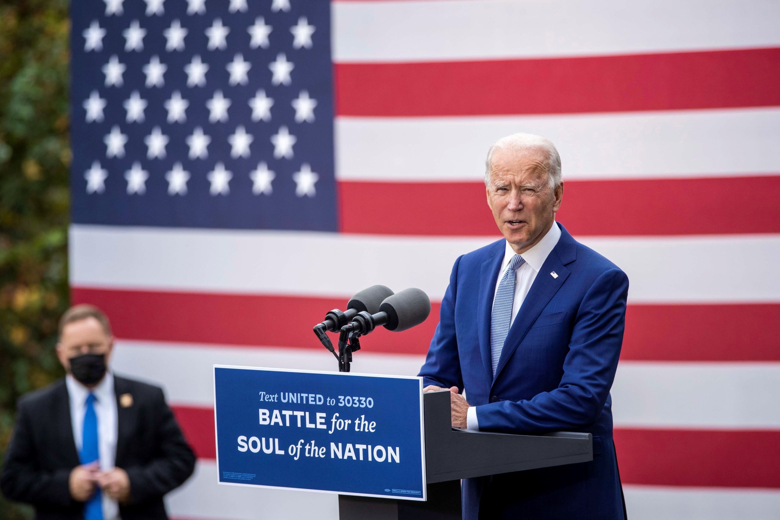 Biden vota por adelantado en EEUU y pide apostar por "un camino diferente"