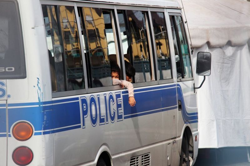 Familiares de 16 niños venezolanos a la espera de decisión de Trinidad Tobago