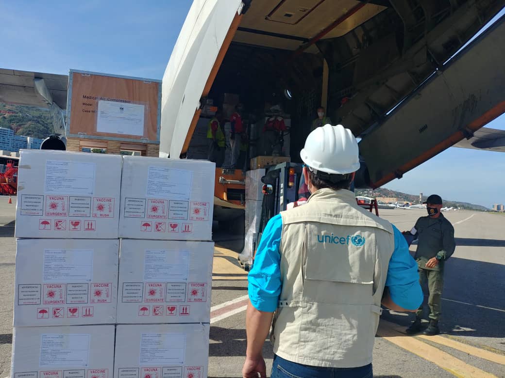 Ingresa a Venezuela avión con 32 toneladas de insumos y vacunas contra el COVID-19