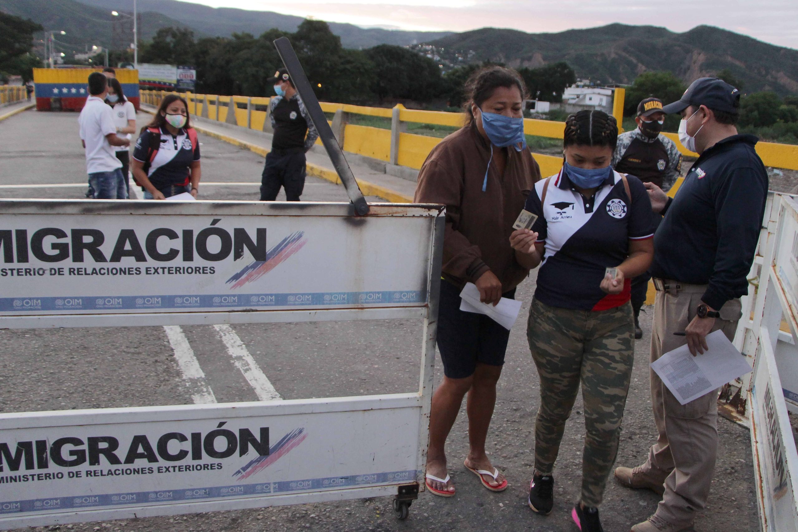 Colombia lanza un plan para agilizar la entrega de documentos a venezolanos