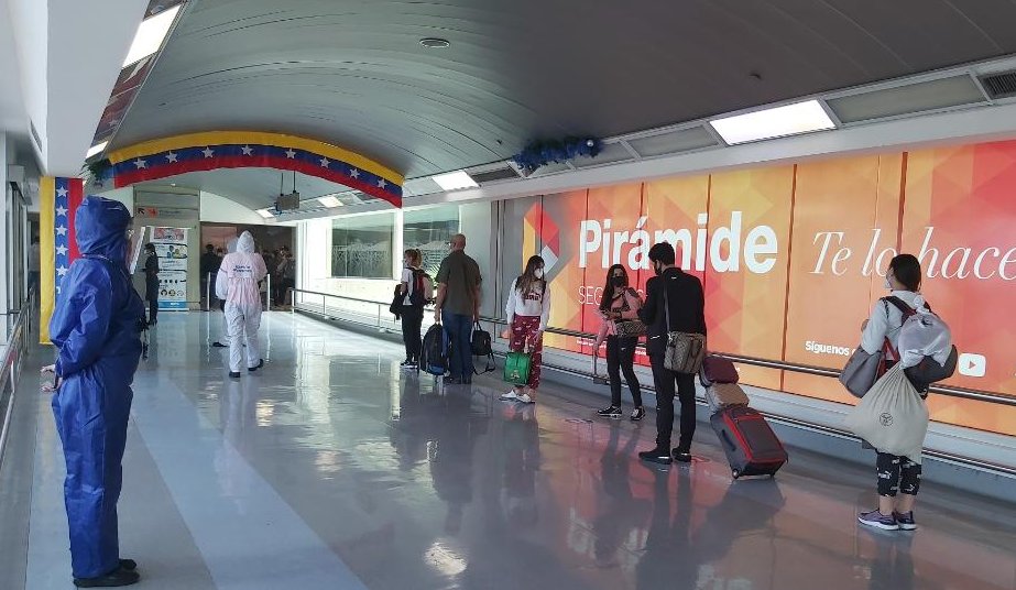Personal del Aeropuerto de Maiquetía reutiliza mascarillas por déficit de insumos