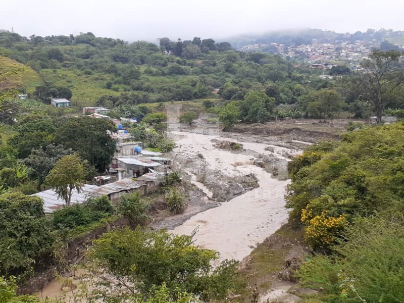 Protección Civil de Táchira registra 300 viviendas afectadas tras desbordamiento de La Zoquera este #11Nov