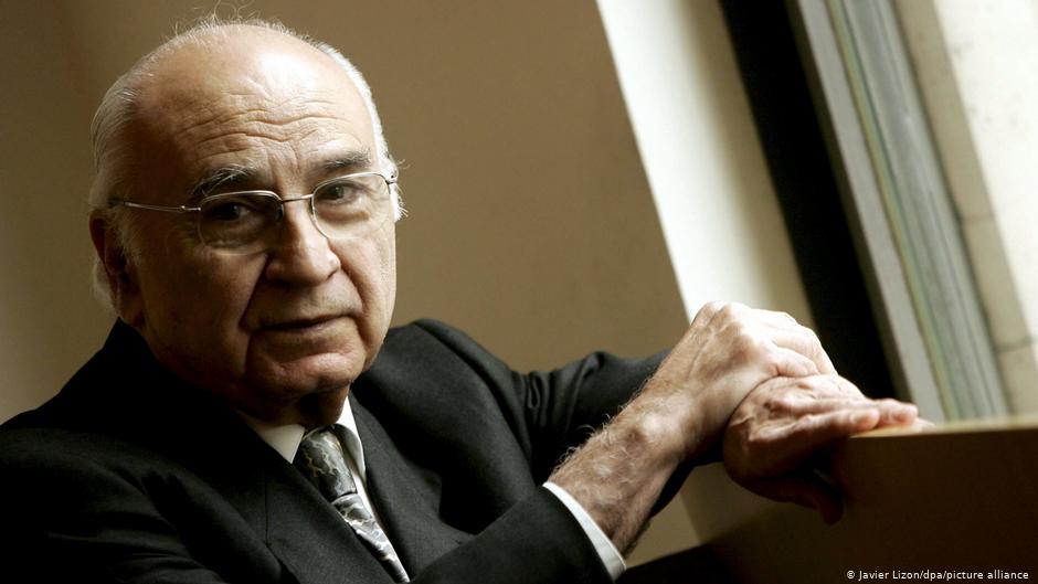 Poeta español Francisco Brines gana el Premio Cervantes