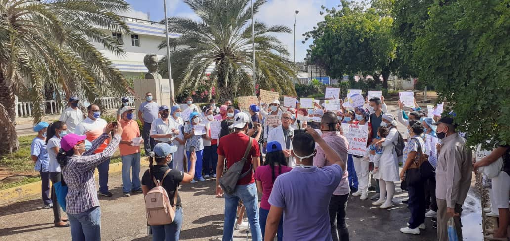 Trabajadores del hospital de Porlamar protesta por la falta de insumos y equipos de protección este #2Nov