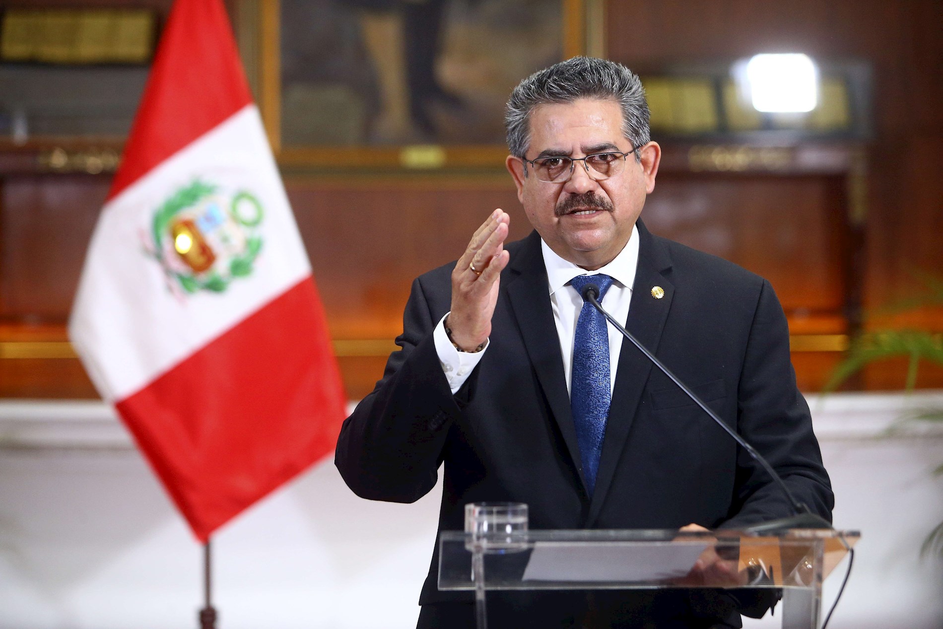 Manuel Merino renuncia a la presidencia de Perú