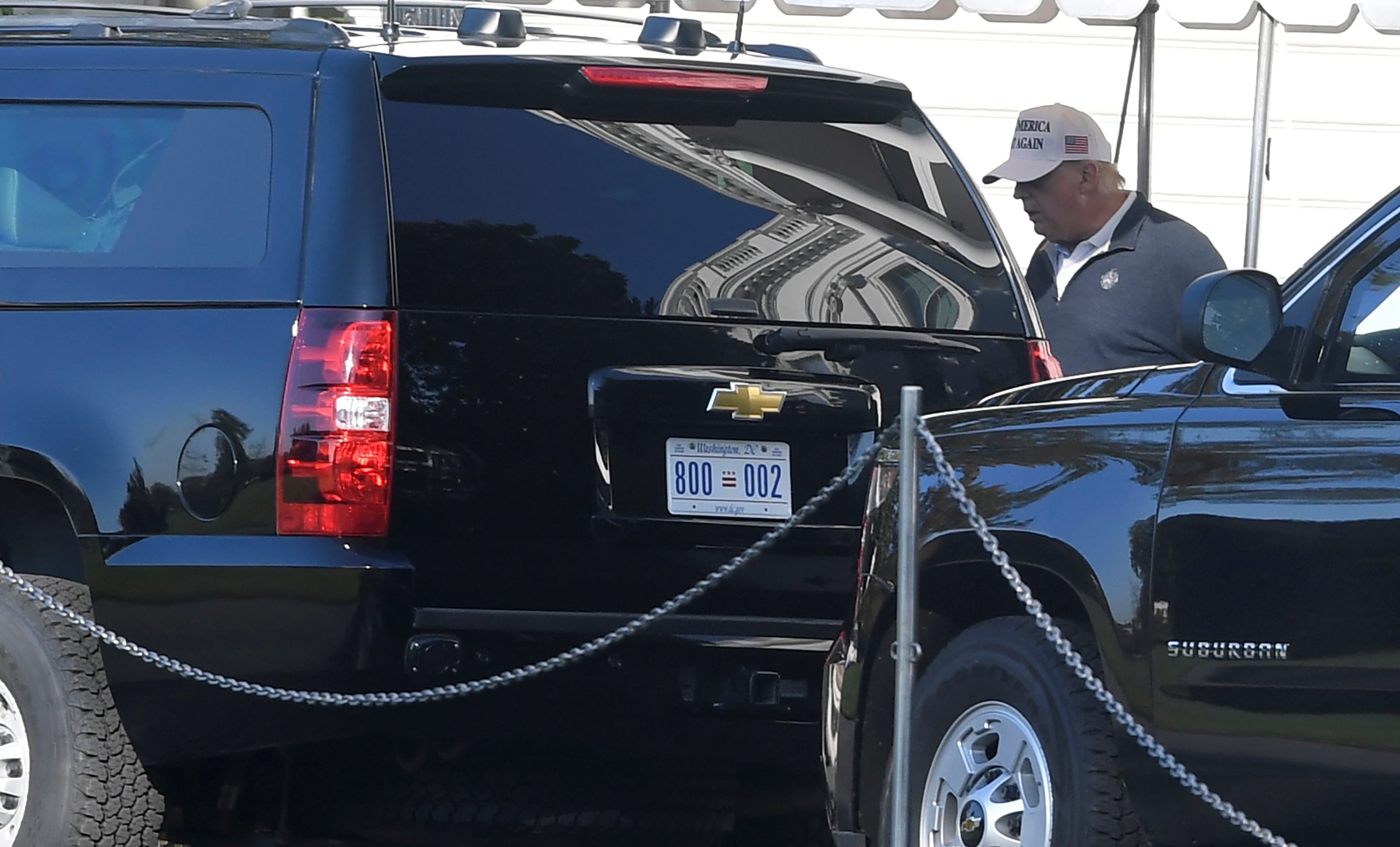 Trump vuelve a jugar al golf y sigue sin reconocer la derrota
