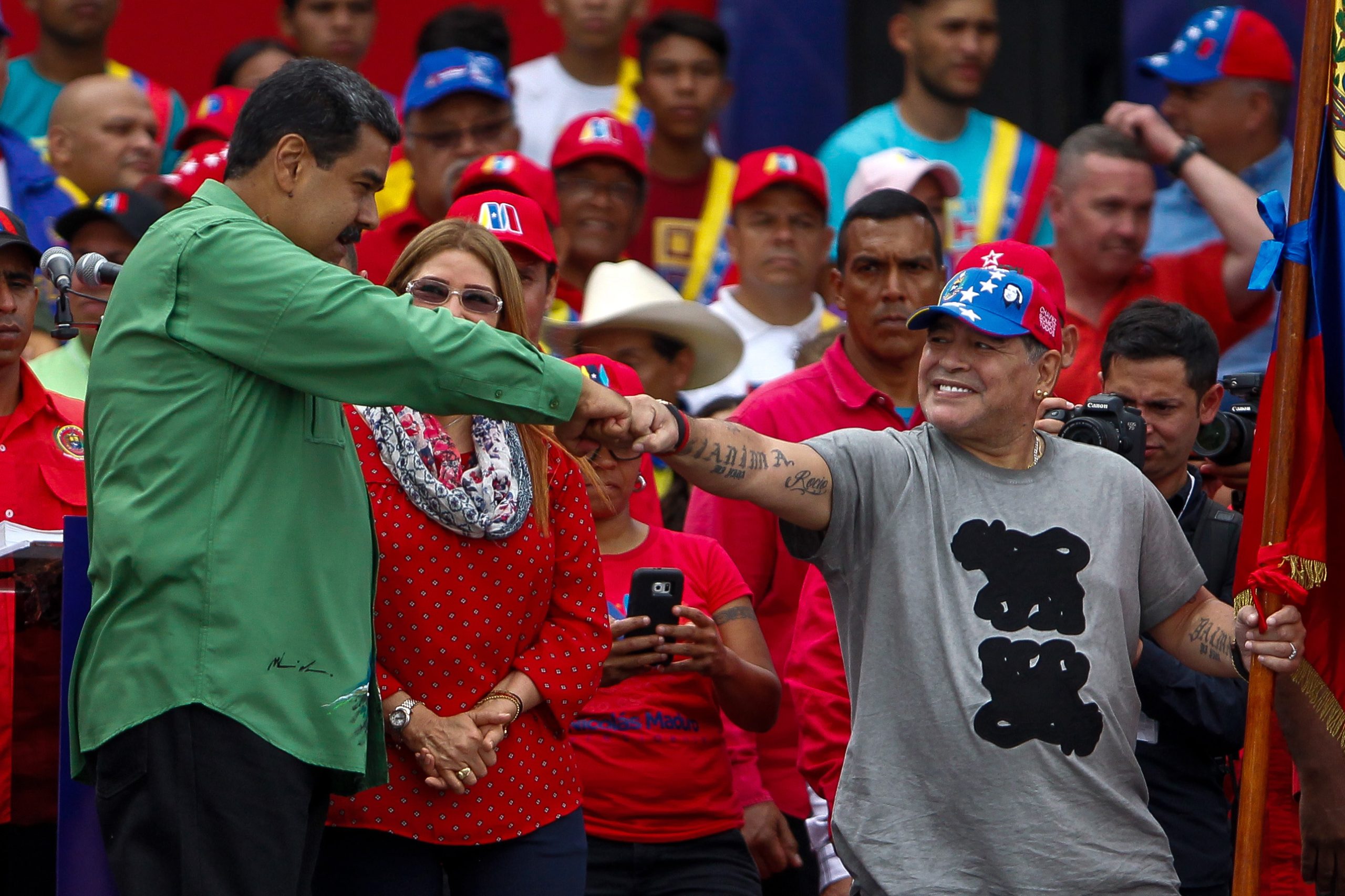 Maradona, "un soldado" de Nicolás Maduro