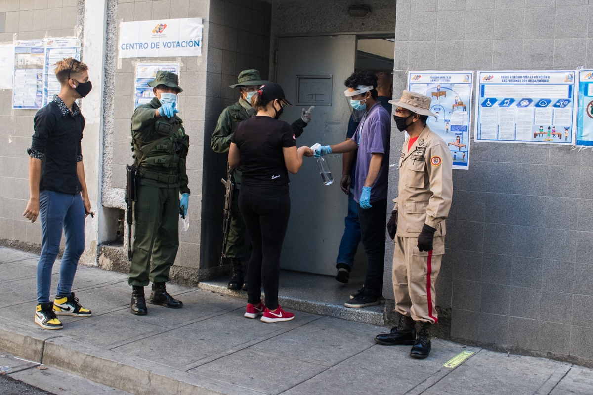 OEV registró puntos de control político en 60% de los centros de votación el #6D