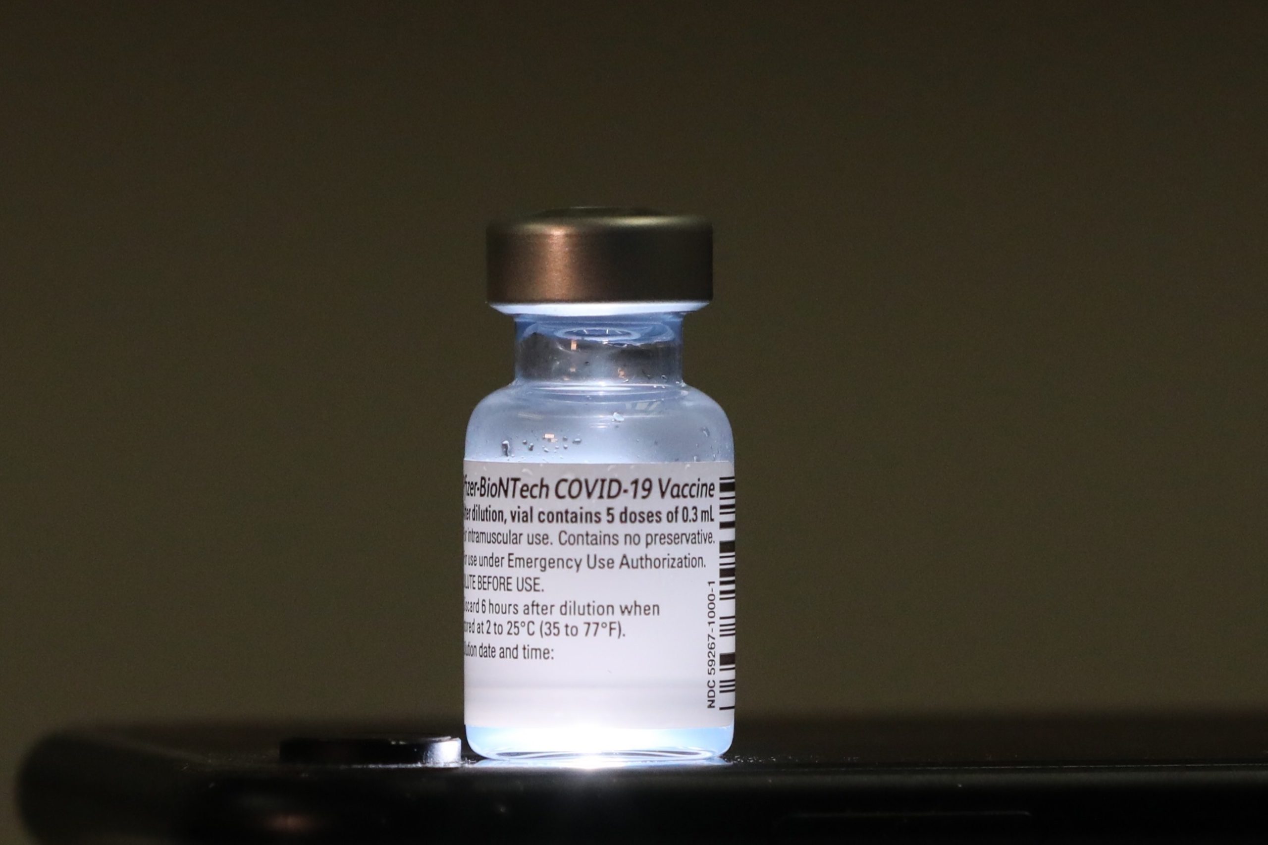 EE.UU. compra 100 millones de dosis más de la vacuna de Pfizer para 2021
