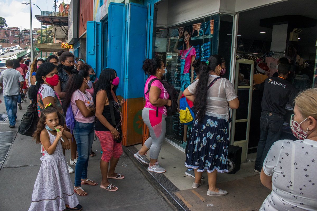 ¿Por qué las sanciones afectan la importación de alimentos y medicinas si hay excepciones humanitarias?