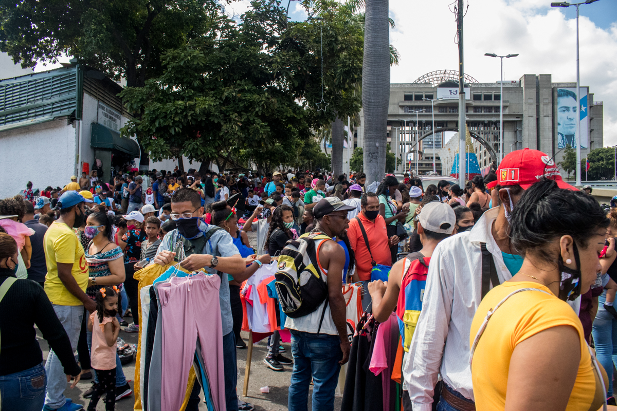 Caracas personas en la calle