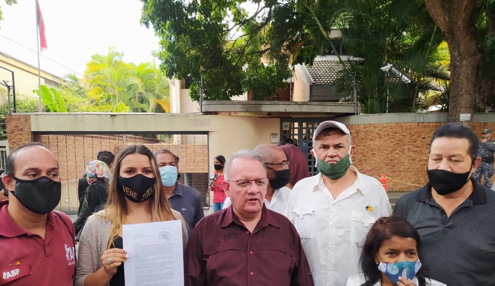 Defensores de derechos humanos protestan frente la embajada de Trinidad y Tobago este #15Dic