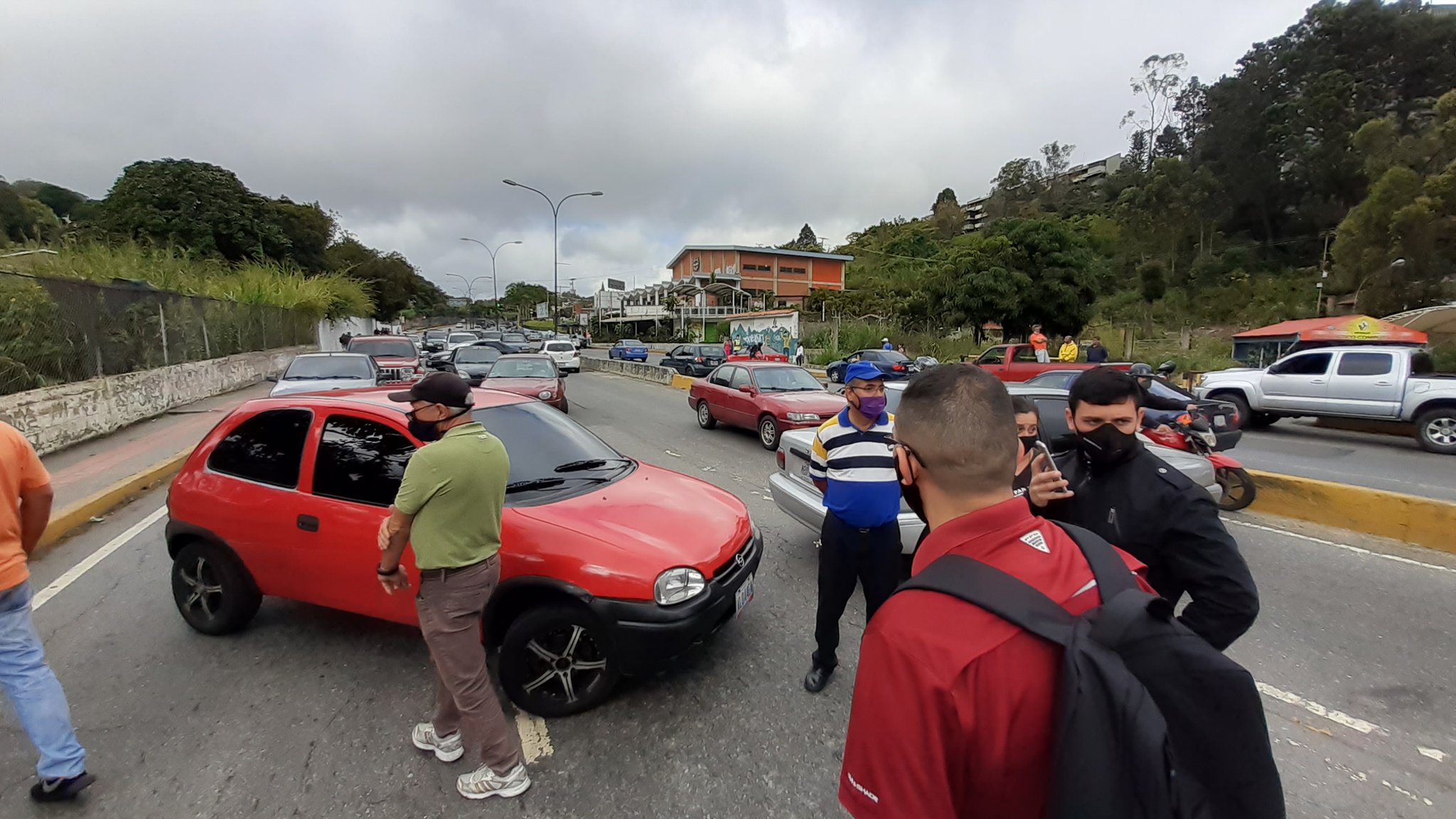 En Mérida protestan por falta de gasoil mientras que en Miranda rechazan las altas tarifas de estacionamiento #16Dic