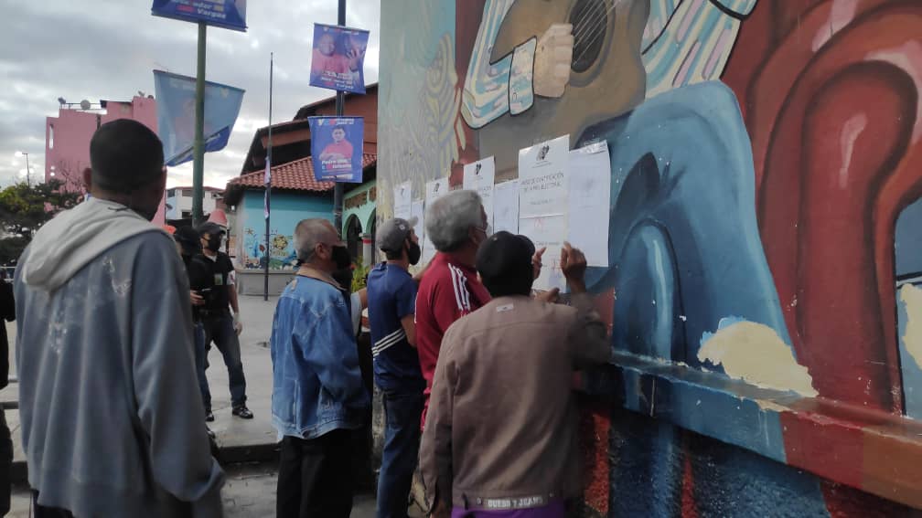 Así amanecen centros de votación en Caracas este domingo #6Dic