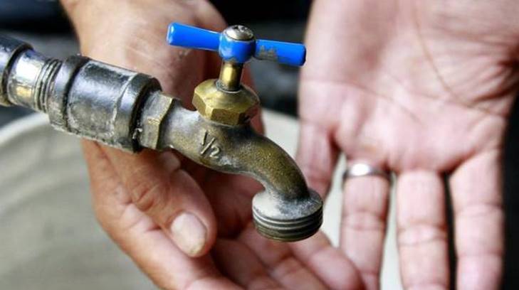 "No tenemos agua para hacer comida ni para que los niños se bañen", dicen manifestantes en Margarita este #17Dic