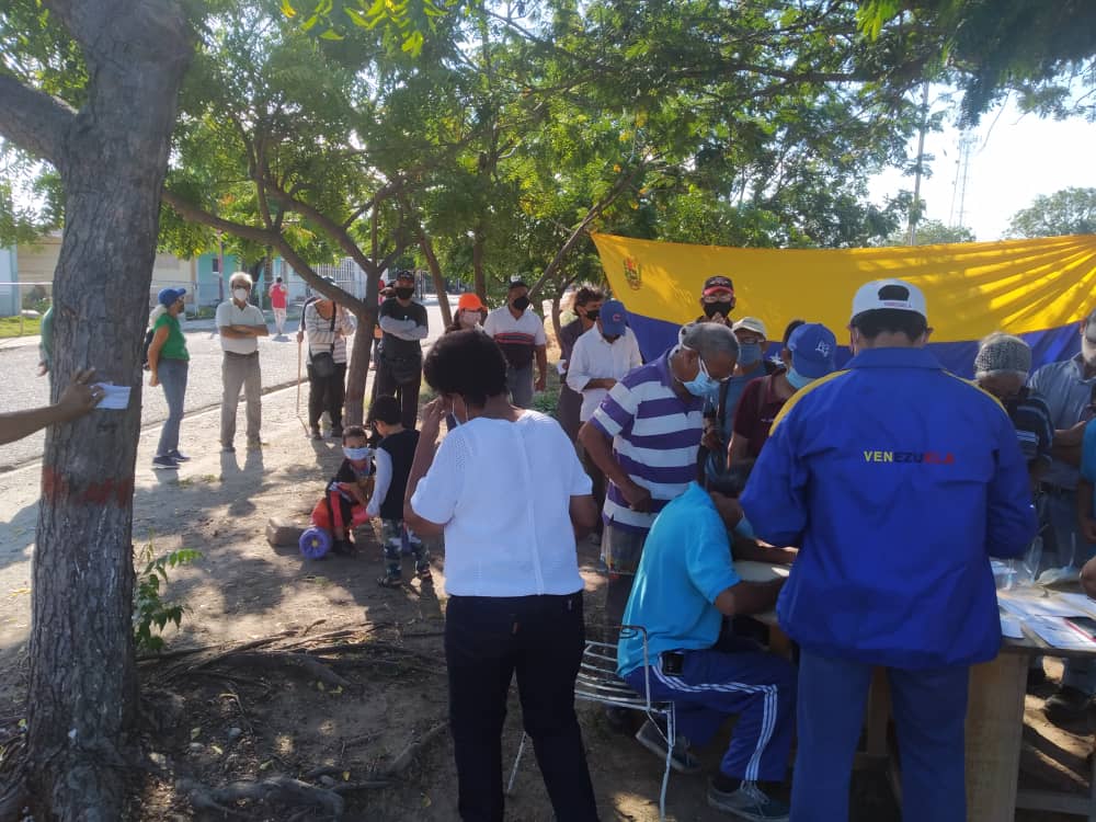 Colectivos en Ciudad Ojeda se llevaron boletas de la consulta popular