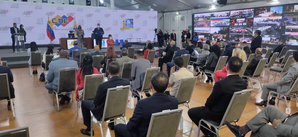 CNE acredita a los nuevos diputados de la Asamblea Nacional