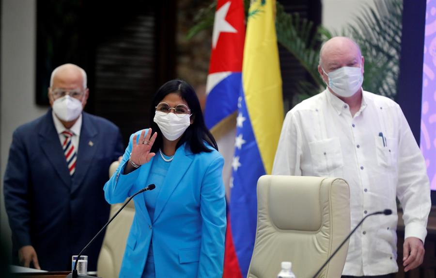 Delcy Rodríguez presenta en Cuba la Ley Antibloqueo