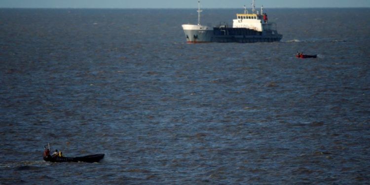 Pescadores de Guyana detenidos en Venezuela preocupados por falta de comida, dice dueño del barco