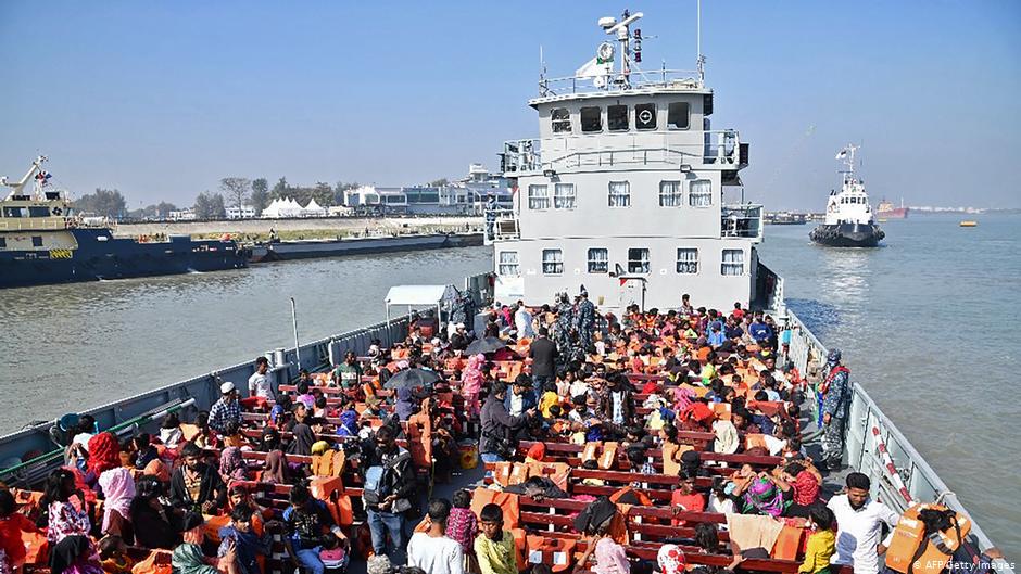 Bangladesh envía en dos días a más de 3.000 rohinyás a una isla remota