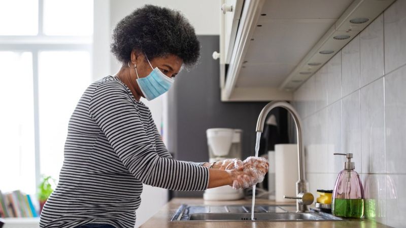 Vacunas contra la covid-19: ¿es posible contraer el coronavirus y contagiar a otros después de vacunarse?
