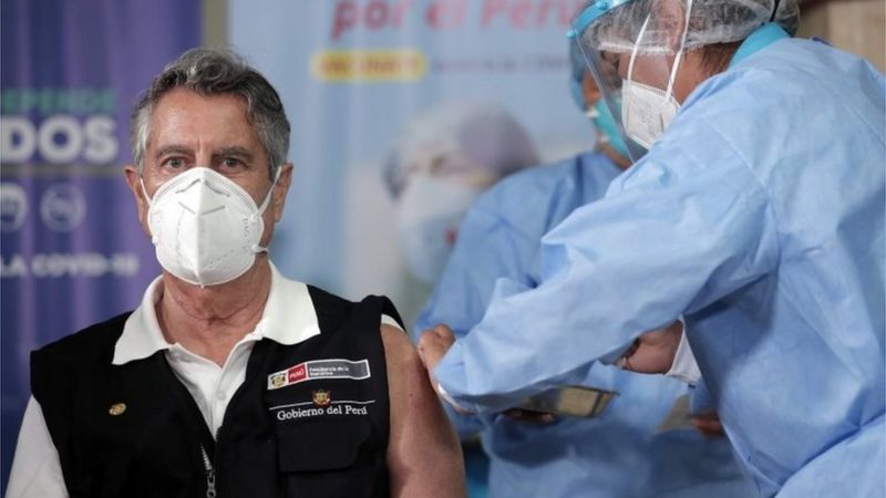 Coronavirus en Perú: el escándalo por las vacunas de covid-19 que forzó la renuncia de dos ministros y una investigación contra el expresidente Vizcarra