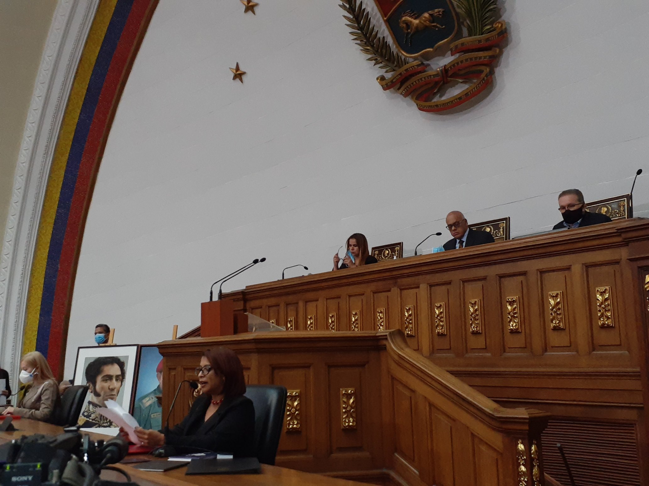 Mayoría Psuv en el Parlamento aprobó acuerdos mientras PCV protestaba afuera
