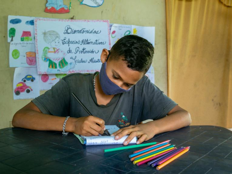 "Tengo miedo de contagiarme de coronavirus", adolescente sobre clases presenciales