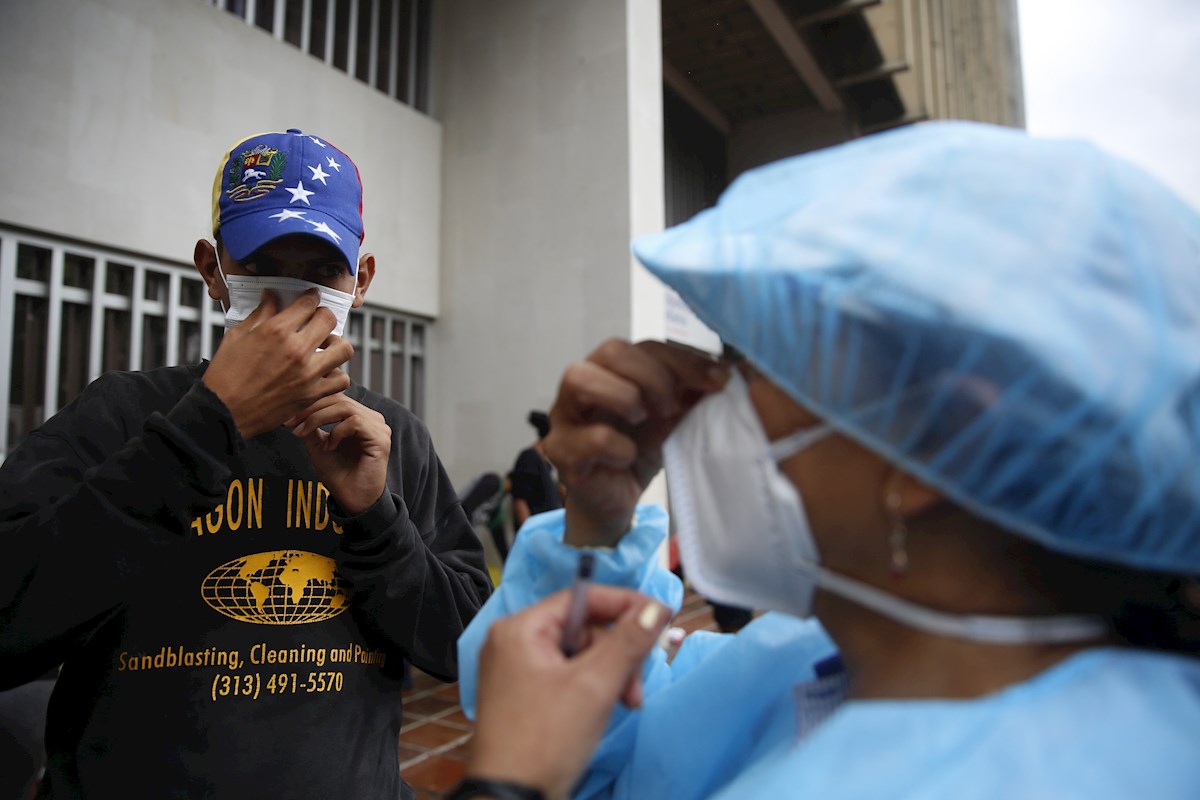 Día del Médico: gremio exige vacunas contra el COVID-19 para todo el sector salud