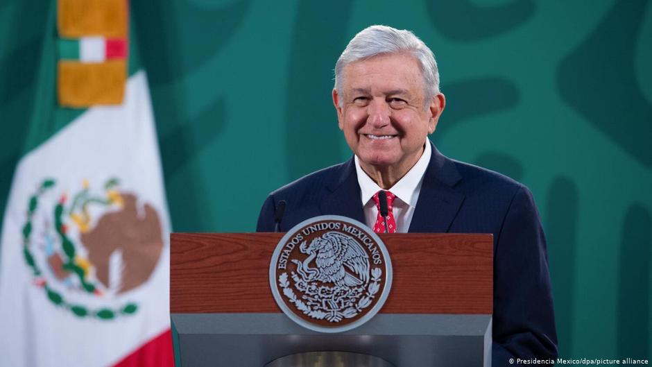 Presidente de México se niega a usar tapabocas porque "ya no contagia"