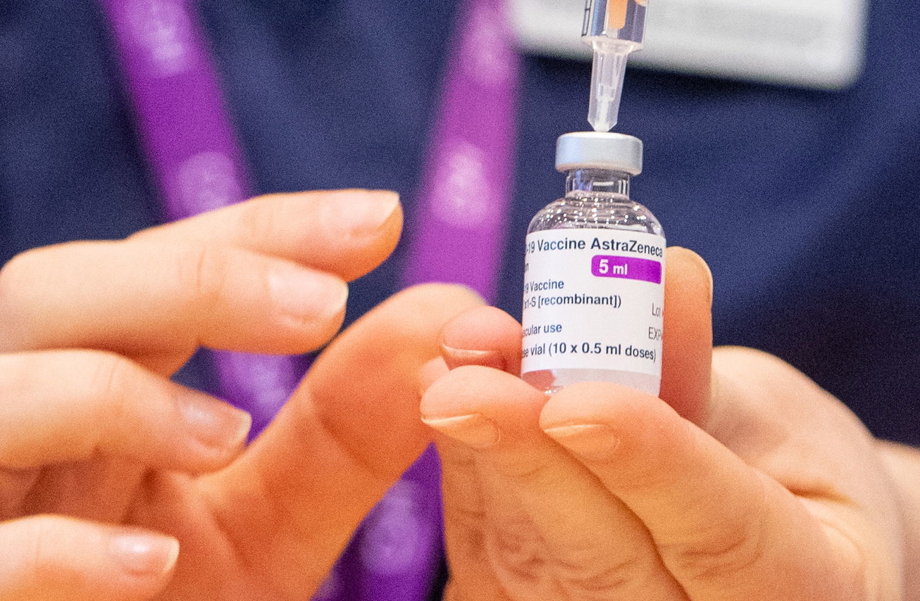 OMS aprueba el uso de emergencia de la vacuna anticovid de AstraZeneca