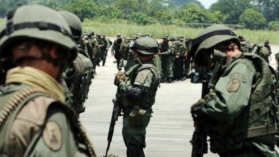 Piden incluir liberación de presos políticos militares en la agenda de negociación
