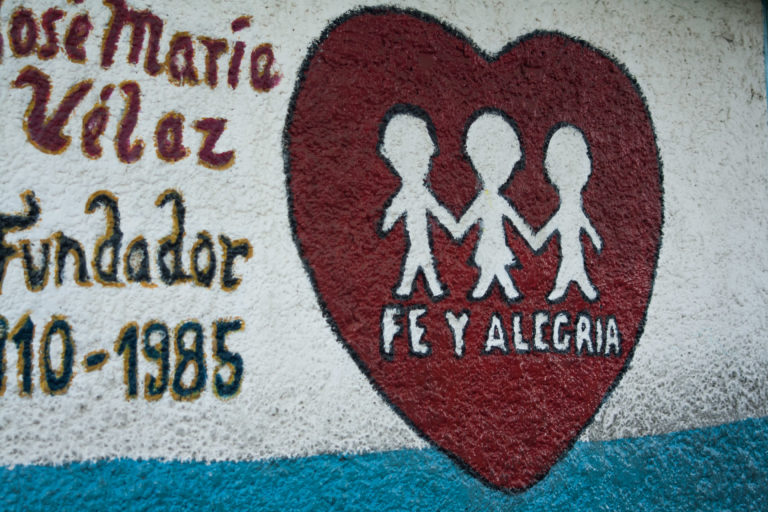 Educadores de Fe y Alegría exigen pago vacacional completo