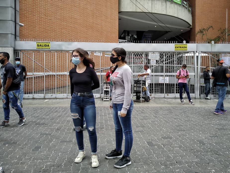 Pandemia y crisis económica ponen en pausa estudios universitarios