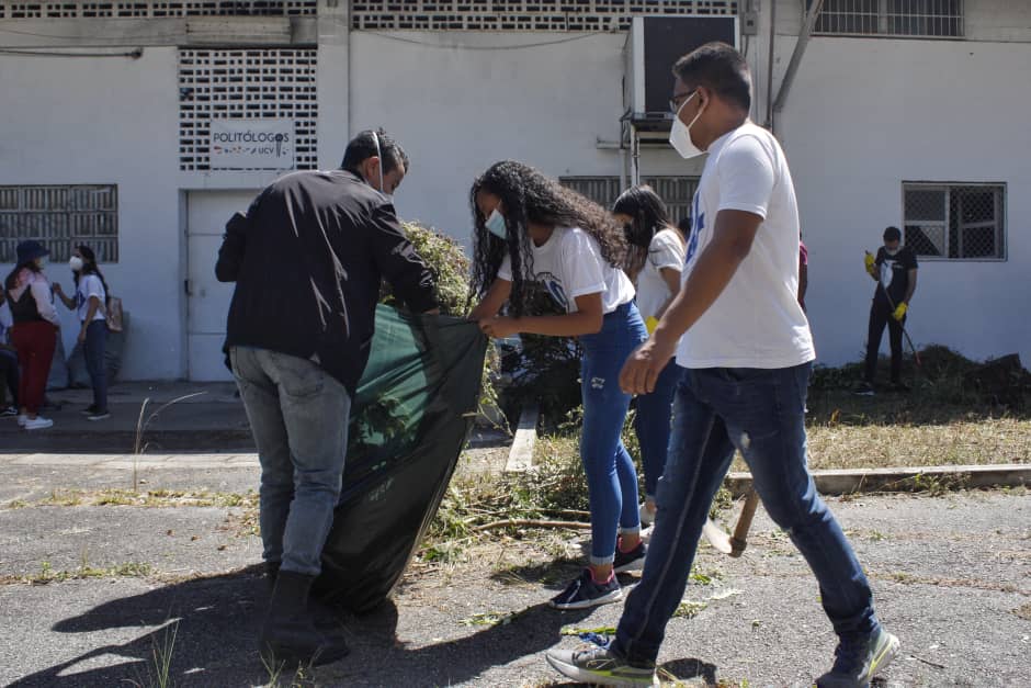 Pandemia y crisis económica ponen en pausa estudios universitarios