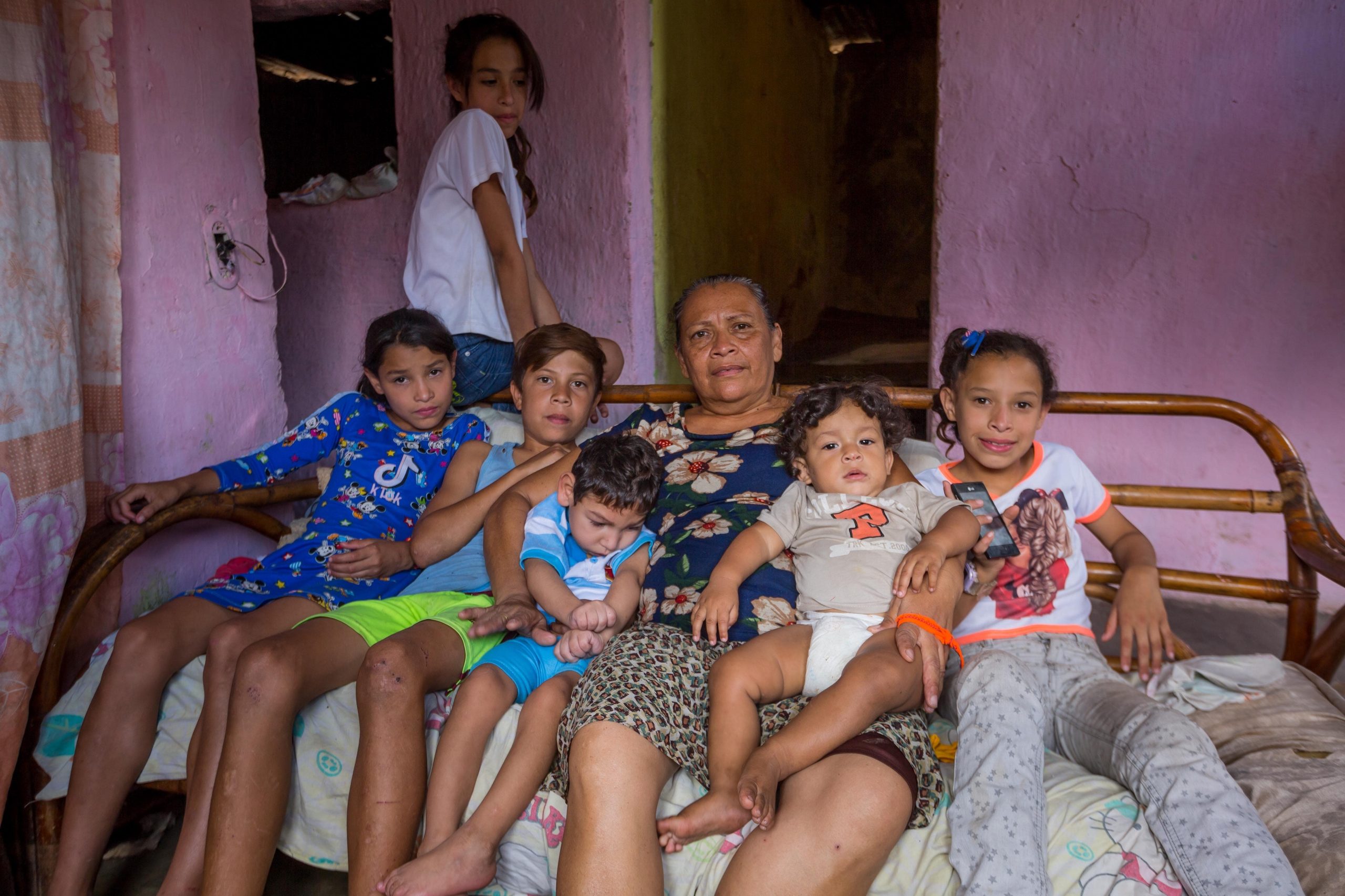 En Venezuela, las abuelas vuelven a ser madres