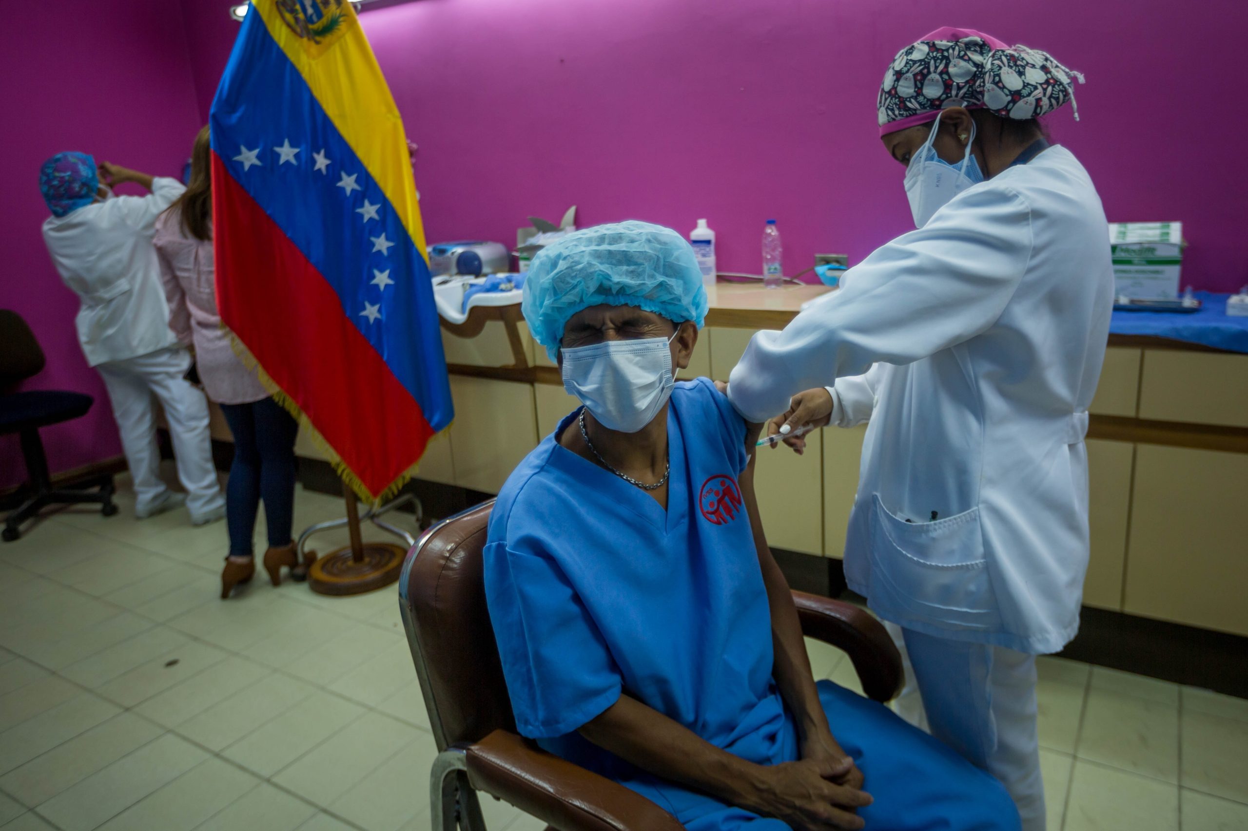 Academia de Medicina: Venezuela solo cuenta con disponibilidad de vacunas para 38 % de la población