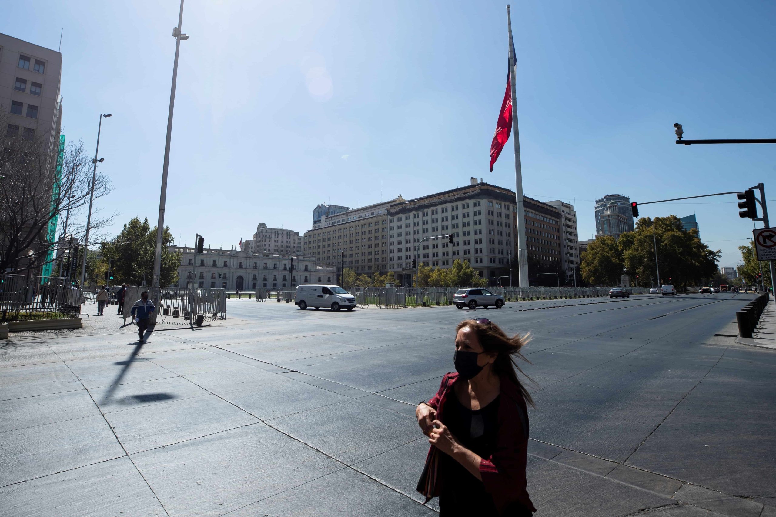 Más de 16 millones de personas amanecen confinadas en Chile por COVID-19
