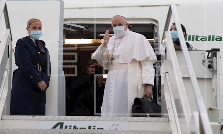 El papa Francisco llega a Irak en una visita histórica de tres días