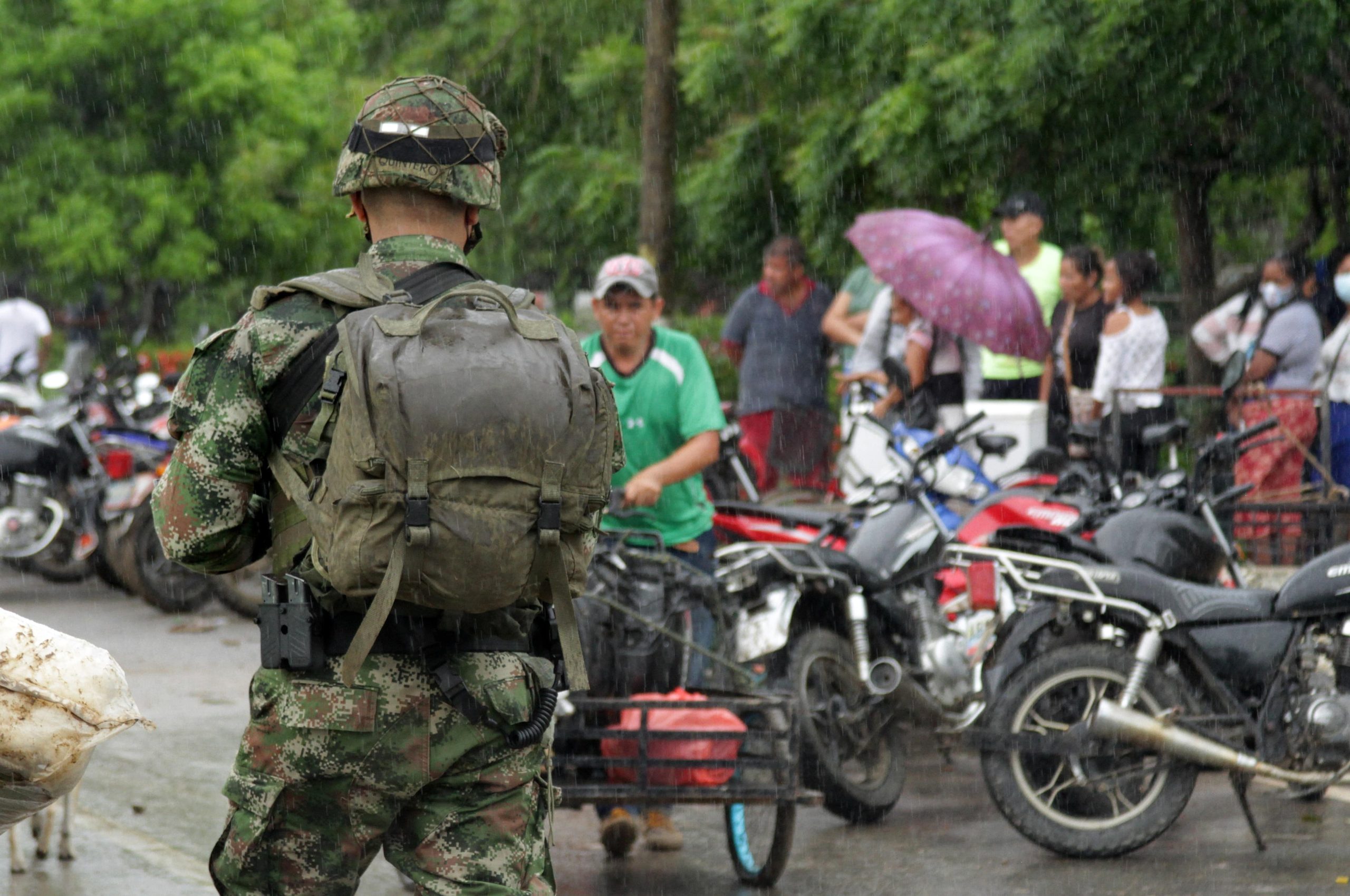 Oposición pide a Iglesia "esfuerzos" para liberación de militares