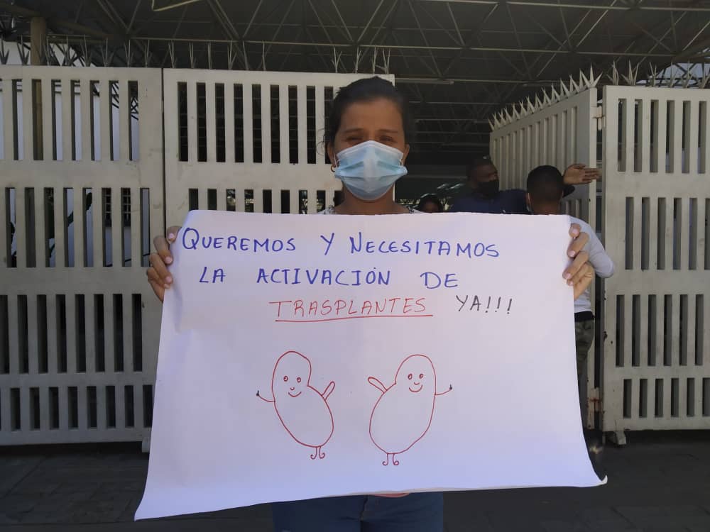 Madres de niños de Nefrología del JM de los Ríos exigen reactivar trasplantes