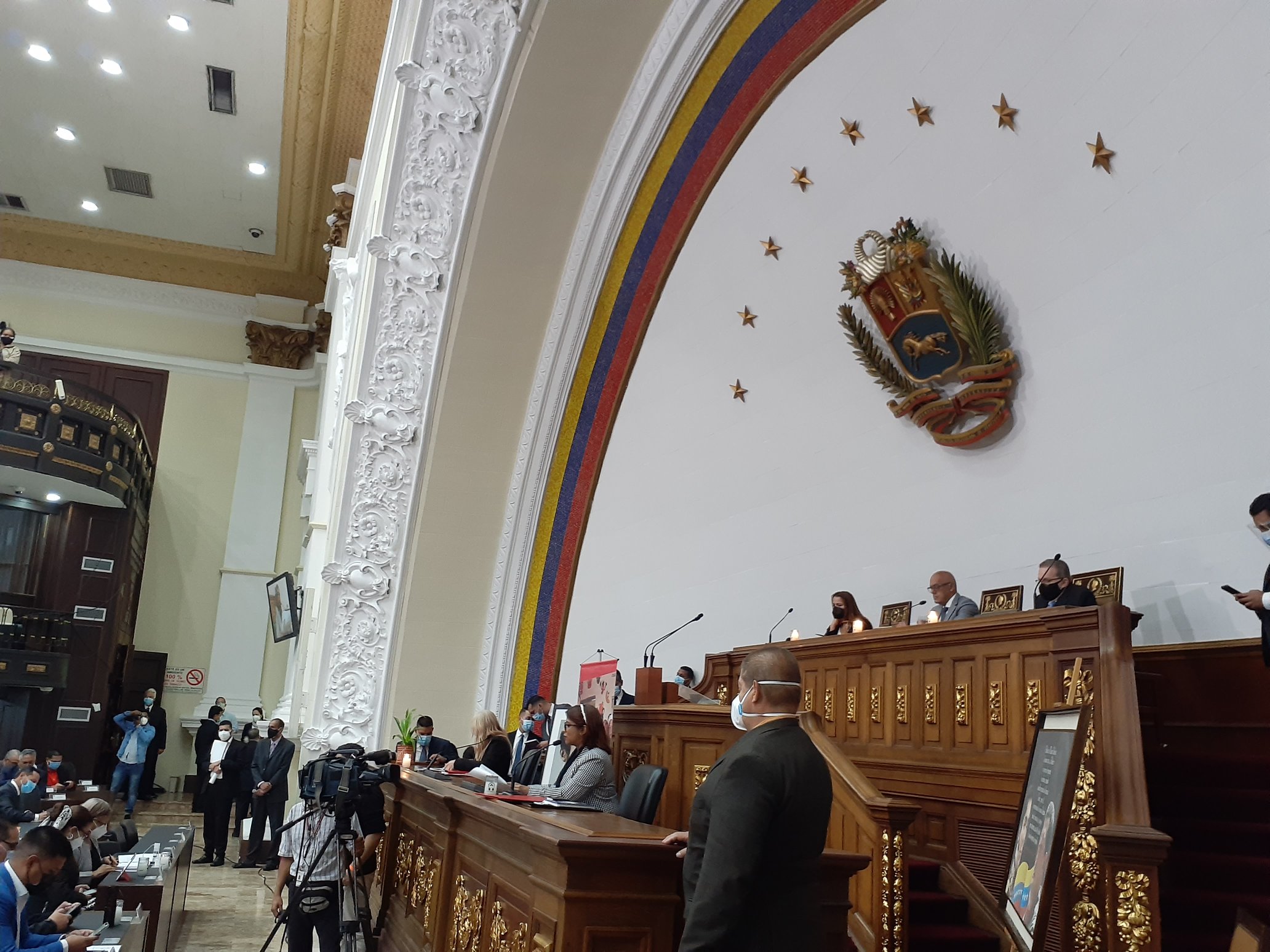 Aprueban en primera discusión ley que contempla inamovilidad laboral para cuidadoras y cuidadores