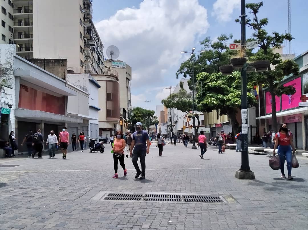 Caraqueños que viven del día a día siguen en las calles pese a la cuarentena