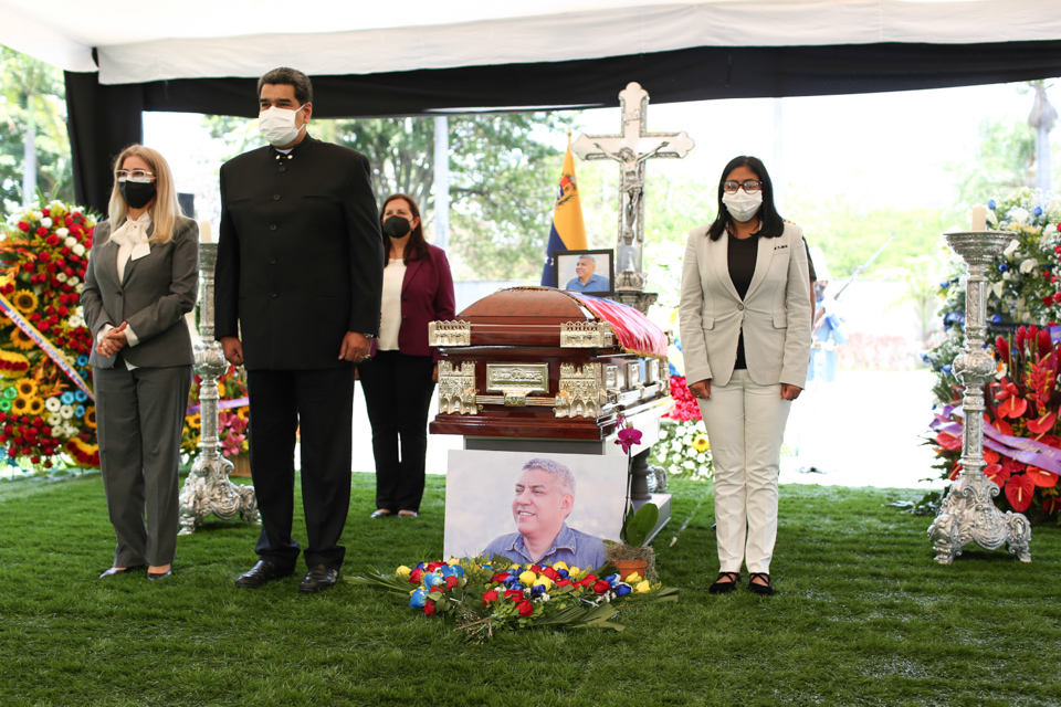 Maduro despide en capilla ardiente al ministro de Ecosocialismo
